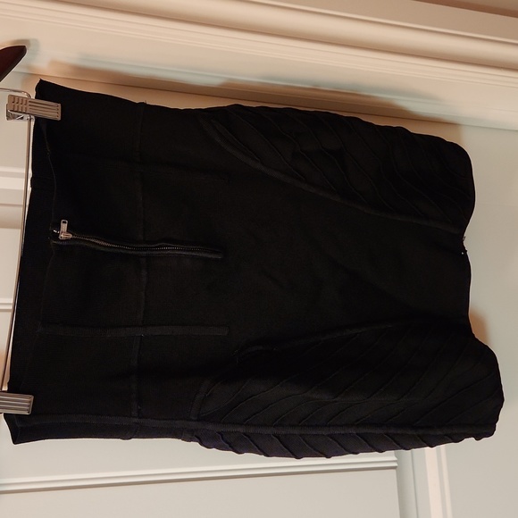 Ladies aritzia Wilfred skirt - Picture 3 of 4
